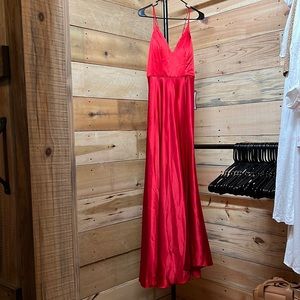 Red Gown, Prom Dress. US 3, NWT